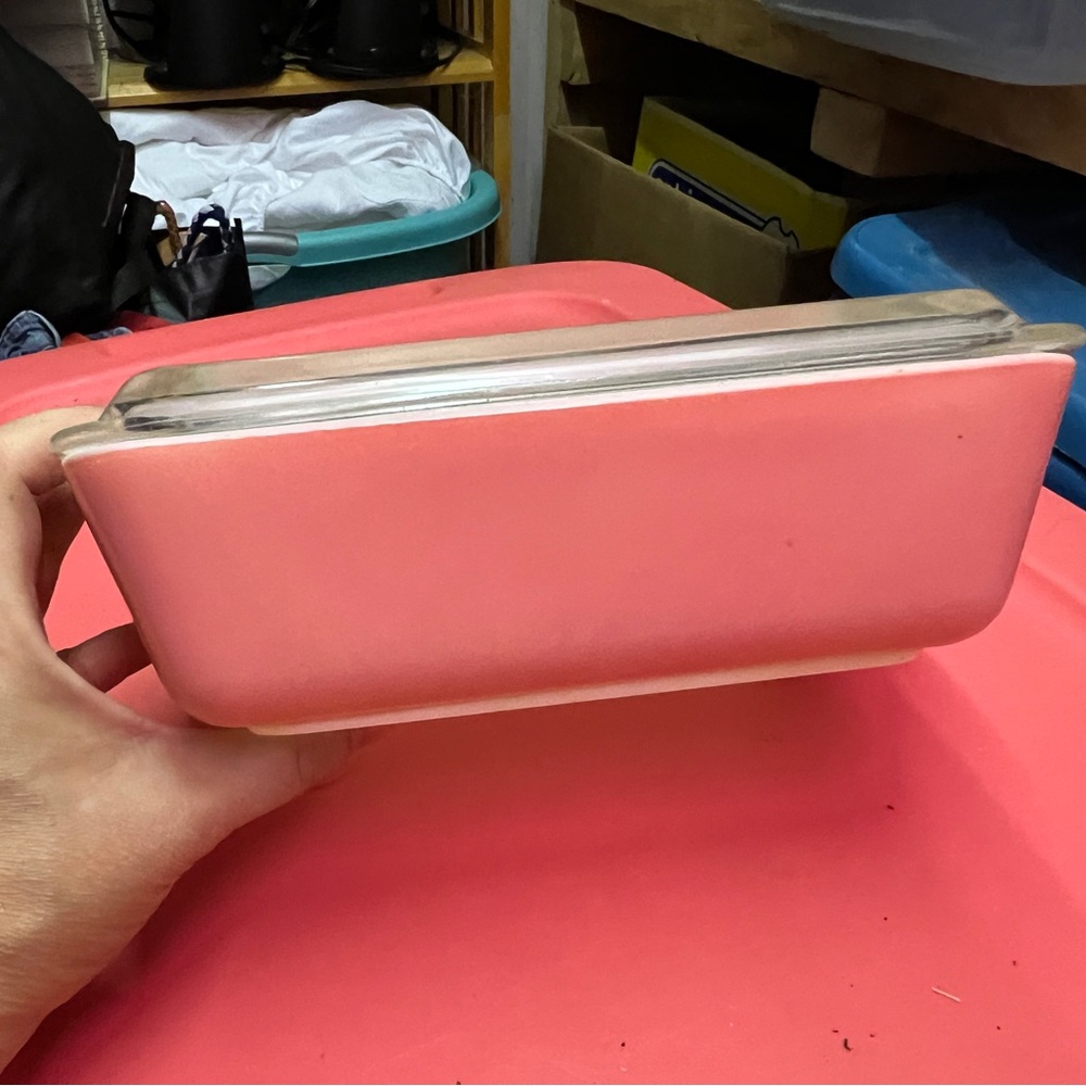 Pyrex pink dish